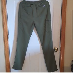 FIGS Dark Olive Small/Tall Yola skinny scrub pants. good condition.